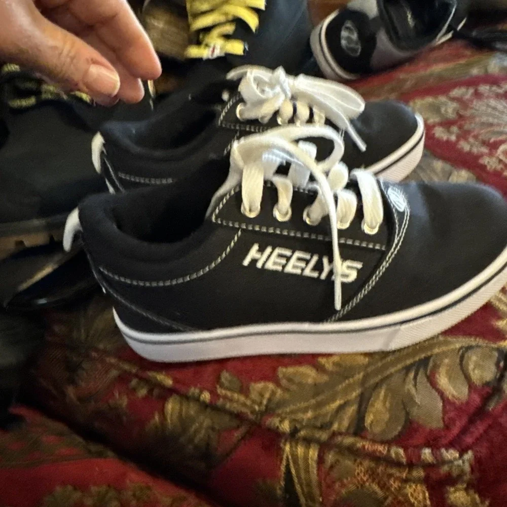 Heelys Skates unisex size 2youth